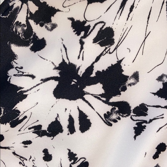 Mini skirt skater skirt with a floral pattern - Picture 4 of 4